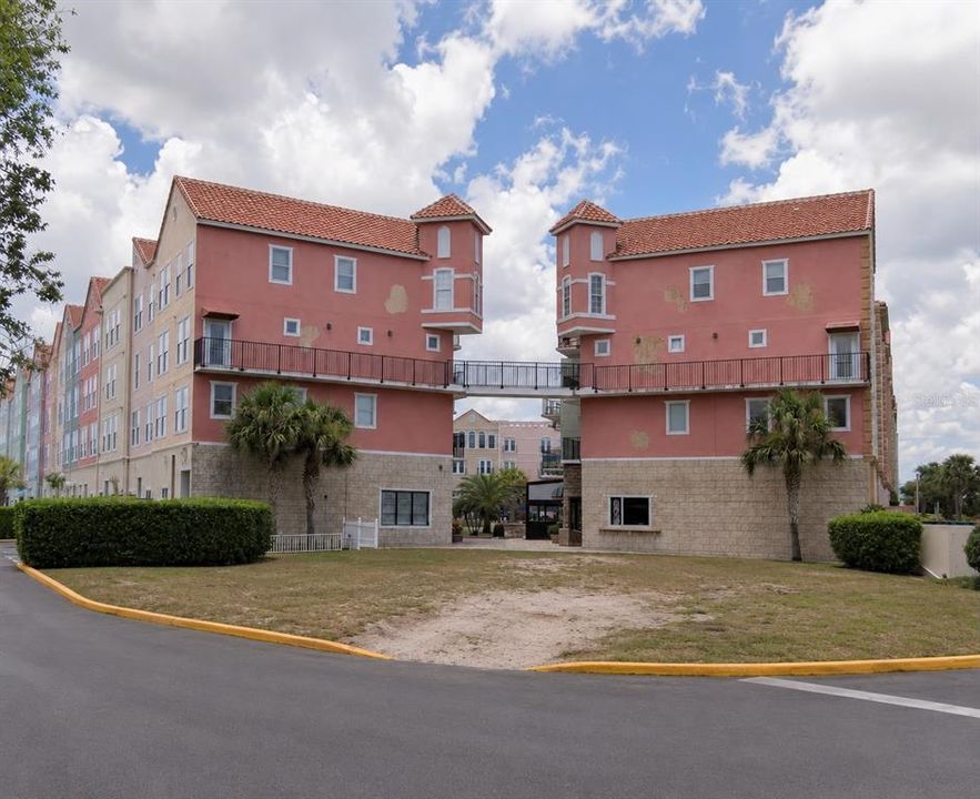 En Venta: $395,000 (0.18 acres)