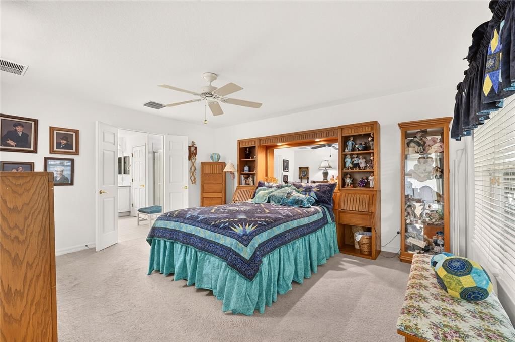 For Sale: $279,300 (2 beds, 2 baths, 1575 Square Feet)