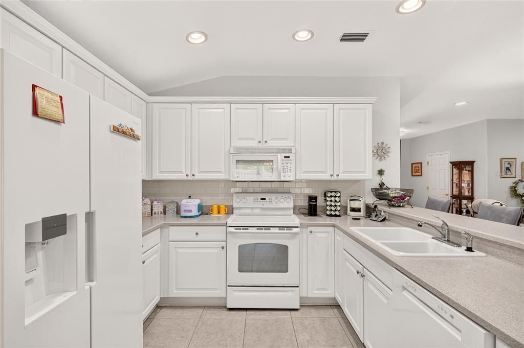 For Sale: $279,300 (2 beds, 2 baths, 1575 Square Feet)
