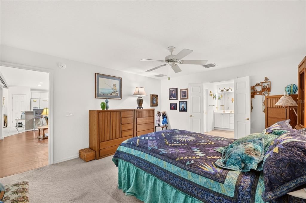 For Sale: $279,300 (2 beds, 2 baths, 1575 Square Feet)