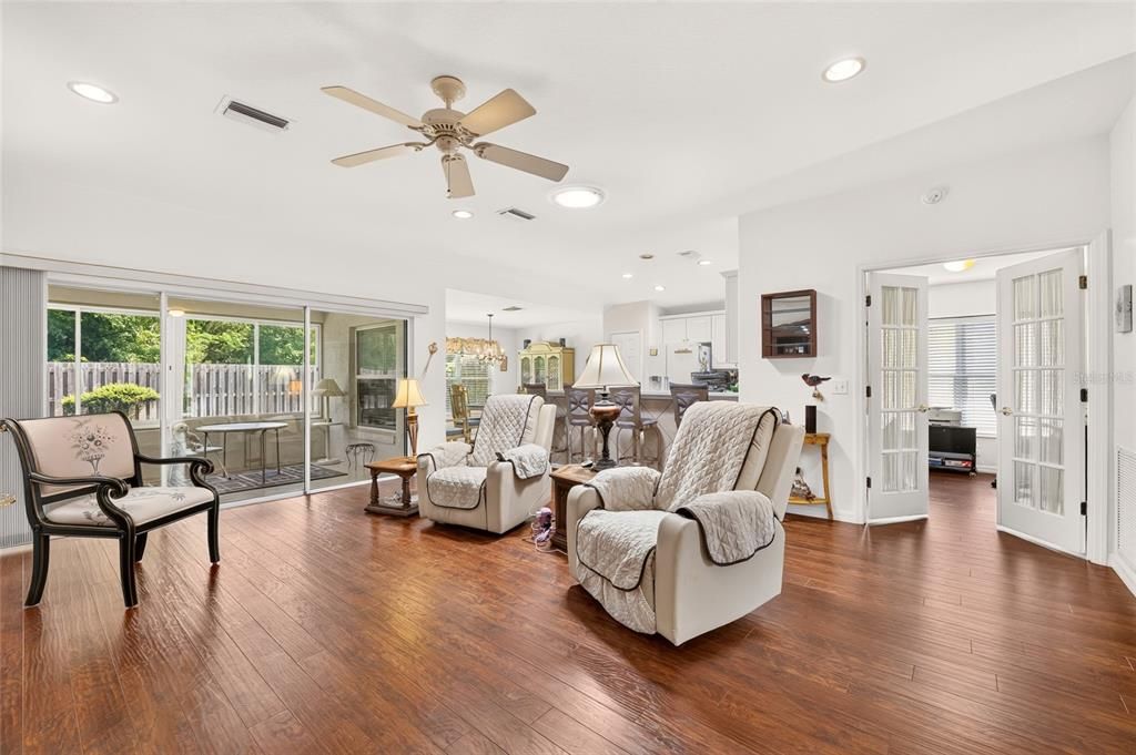 For Sale: $279,300 (2 beds, 2 baths, 1575 Square Feet)