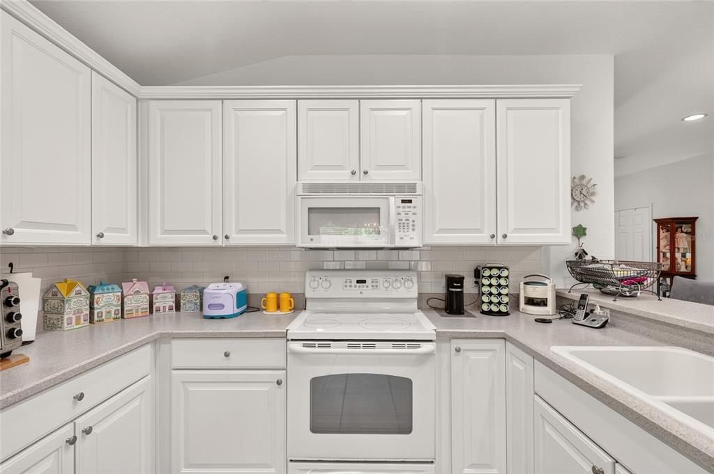 For Sale: $279,300 (2 beds, 2 baths, 1575 Square Feet)