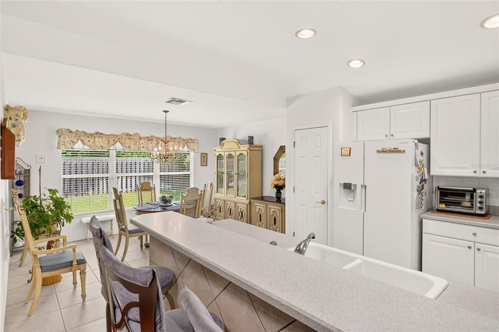 For Sale: $279,300 (2 beds, 2 baths, 1575 Square Feet)