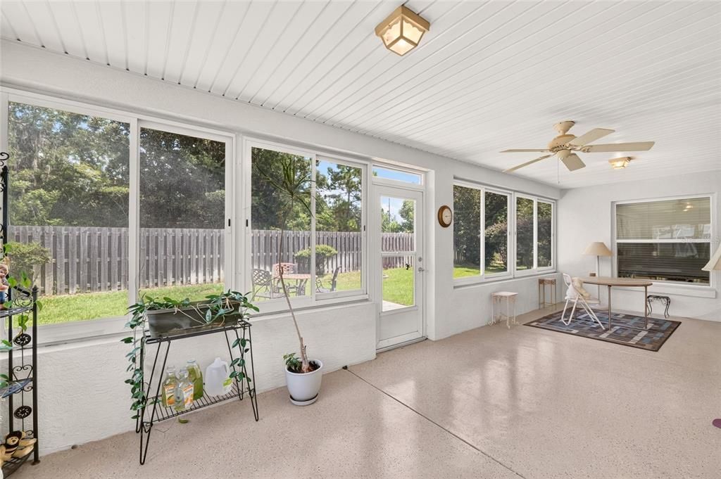 For Sale: $279,300 (2 beds, 2 baths, 1575 Square Feet)