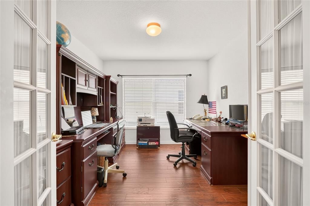For Sale: $279,300 (2 beds, 2 baths, 1575 Square Feet)