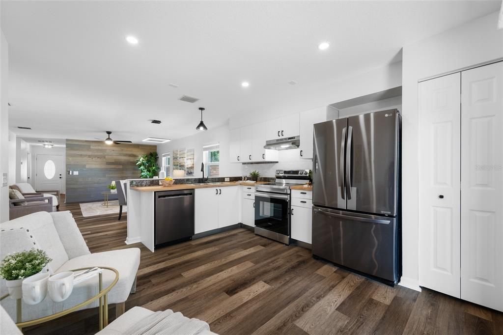 For Sale: $389,000 (3 beds, 2 baths, 1242 Square Feet)