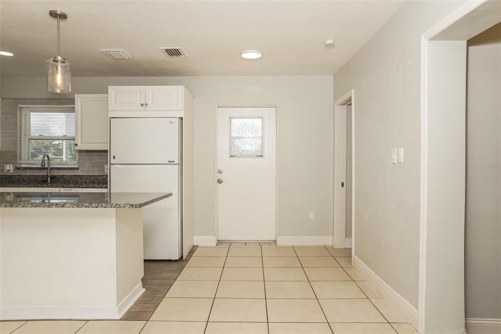 В аренду: $1,965 (3 спален, 2 ванн, 1465 Квадратных фут)