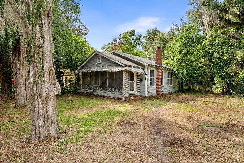 For Sale: $165,000 (2 beds, 1 baths, 1026 Square Feet)