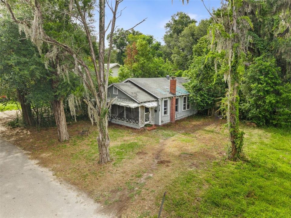 For Sale: $165,000 (2 beds, 1 baths, 1026 Square Feet)