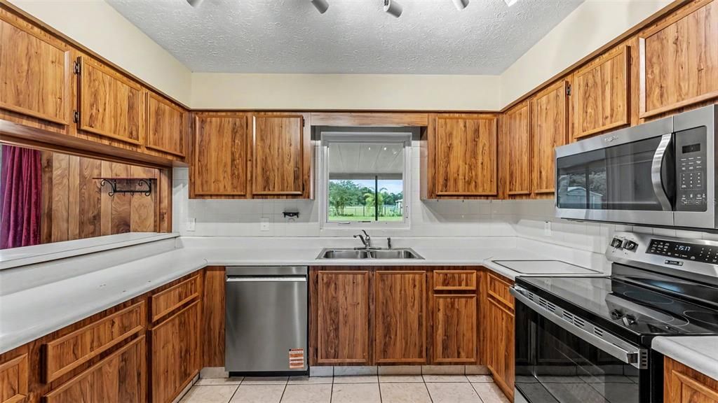 На продажу: $425,000 (3 спален, 2 ванн, 1639 Квадратных фут)