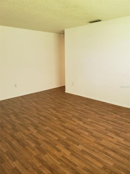 В аренду: $1,299 (1 спален, 1 ванн, 758 Квадратных фут)