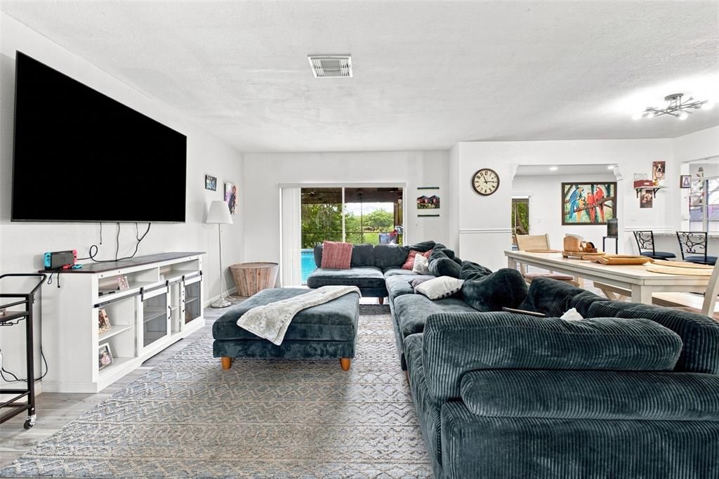 For Sale: $332,000 (3 beds, 2 baths, 1604 Square Feet)