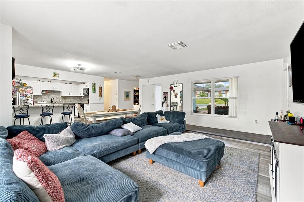 For Sale: $332,000 (3 beds, 2 baths, 1604 Square Feet)