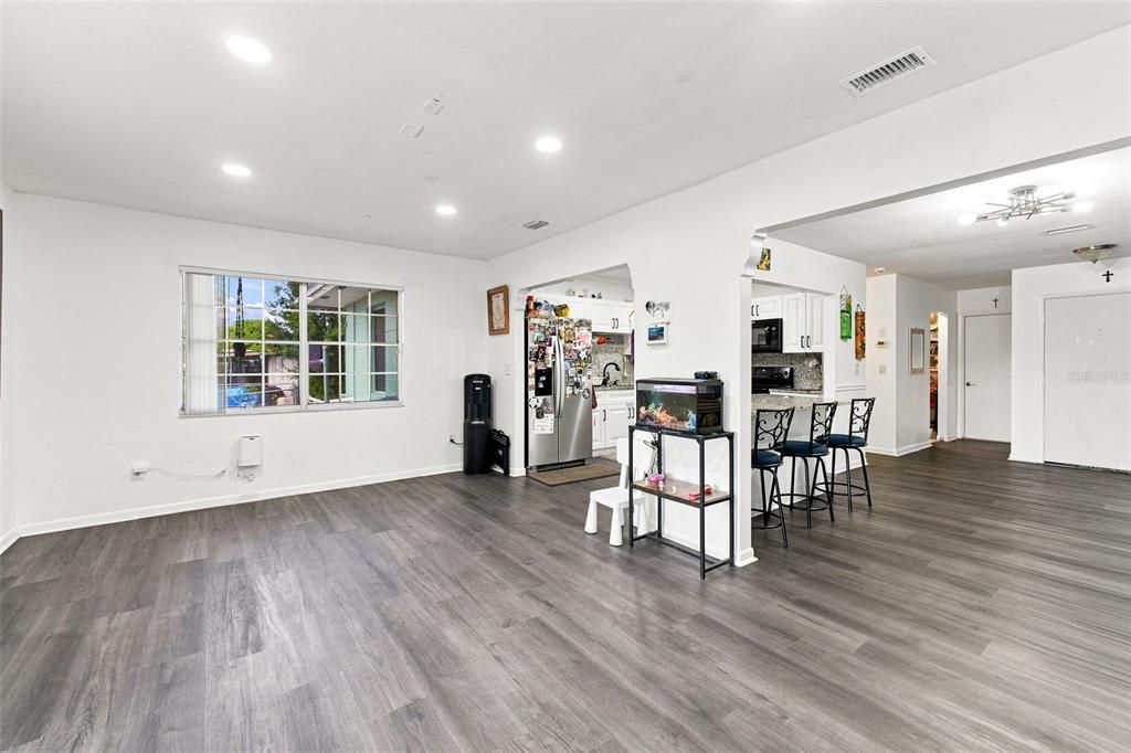 For Sale: $332,000 (3 beds, 2 baths, 1604 Square Feet)