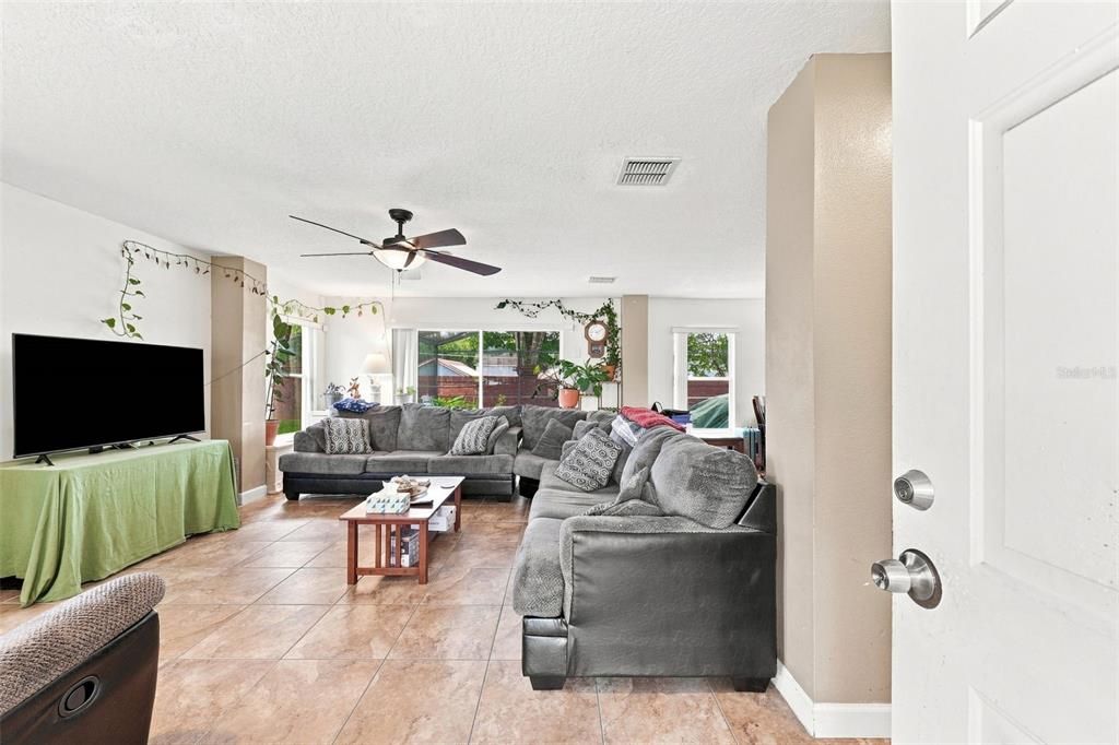 For Sale: $449,999 (5 beds, 3 baths, 2625 Square Feet)