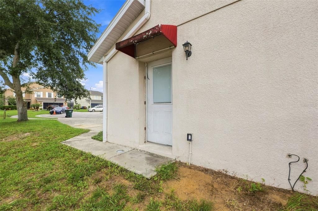 For Sale: $449,999 (5 beds, 3 baths, 2625 Square Feet)