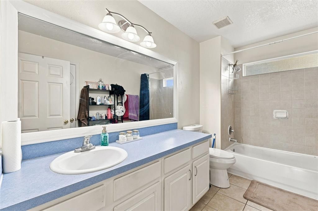For Sale: $449,999 (5 beds, 3 baths, 2625 Square Feet)