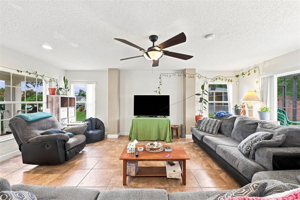 For Sale: $449,999 (5 beds, 3 baths, 2625 Square Feet)