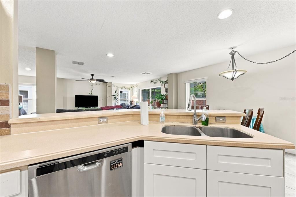 For Sale: $449,999 (5 beds, 3 baths, 2625 Square Feet)