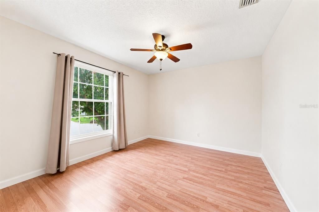 For Sale: $449,999 (5 beds, 3 baths, 2625 Square Feet)