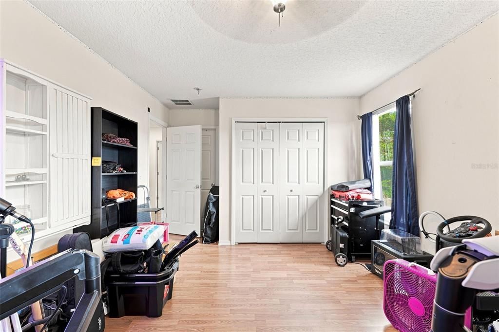 For Sale: $449,999 (5 beds, 3 baths, 2625 Square Feet)