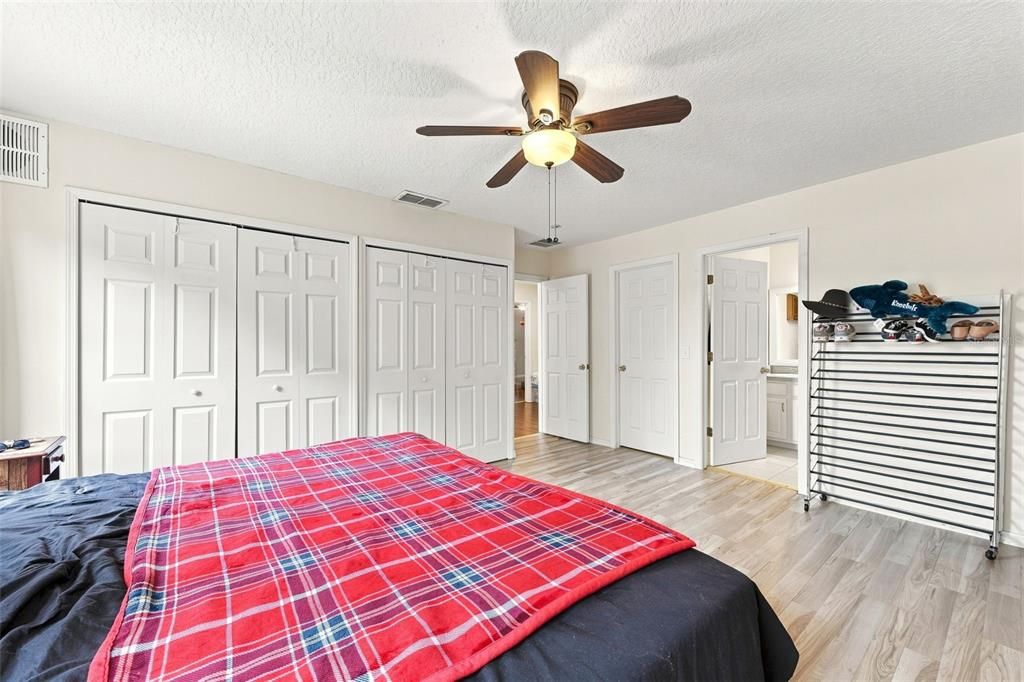 For Sale: $449,999 (5 beds, 3 baths, 2625 Square Feet)