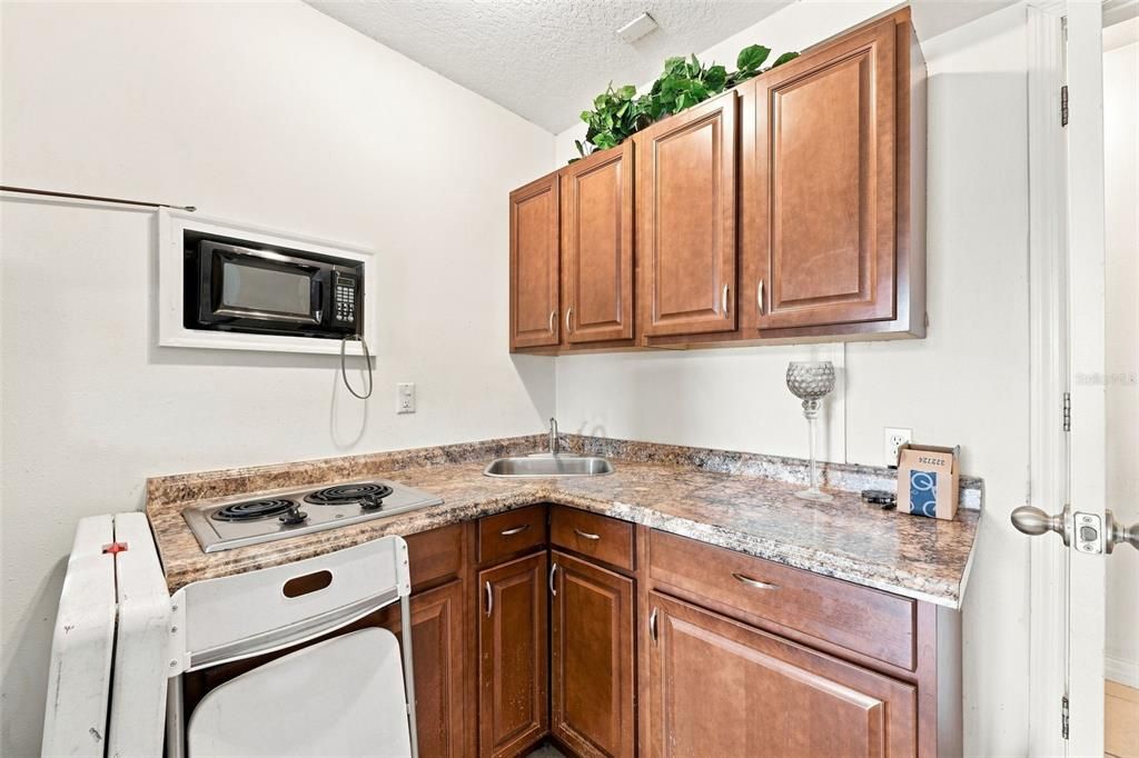 For Sale: $449,999 (5 beds, 3 baths, 2625 Square Feet)