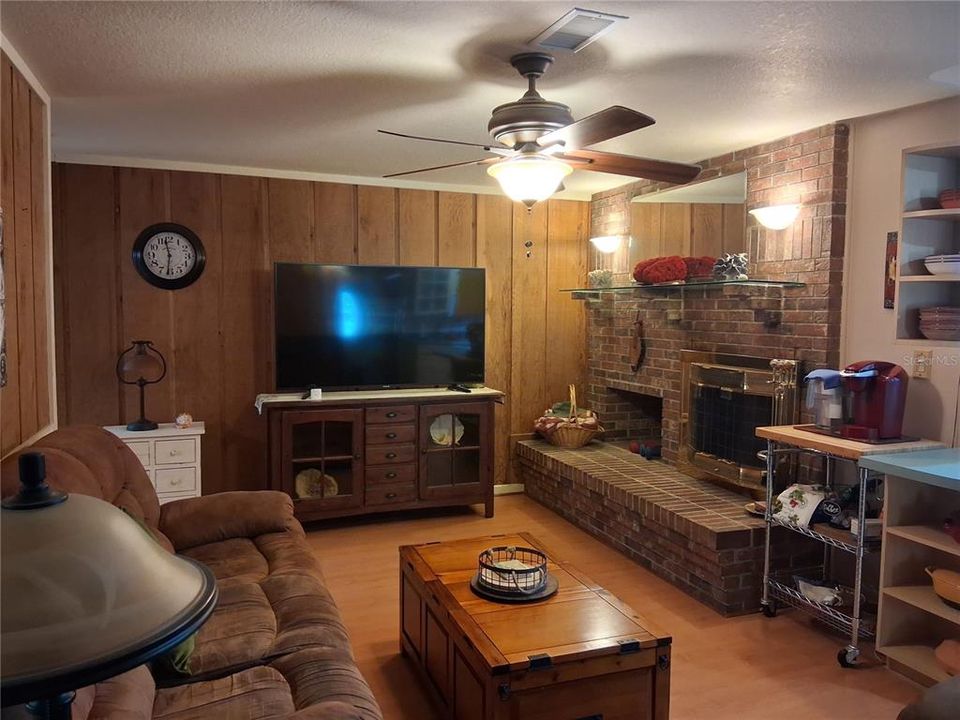 For Sale: $449,000 (3 beds, 2 baths, 1682 Square Feet)