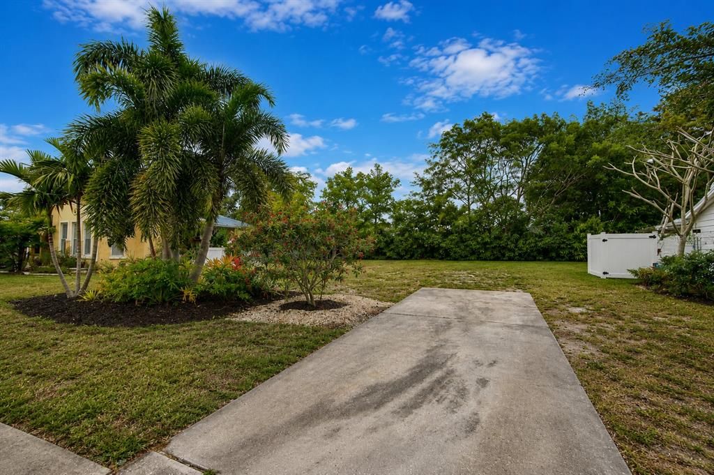 For Sale: $680,000 (0.23 acres)
