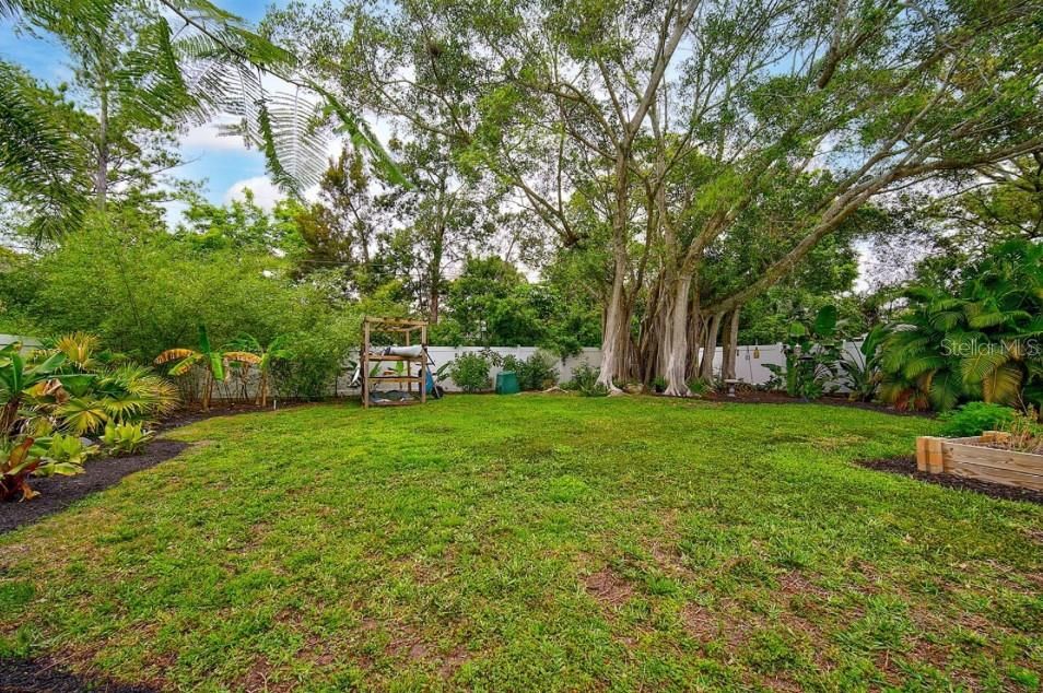For Sale: $680,000 (0.23 acres)