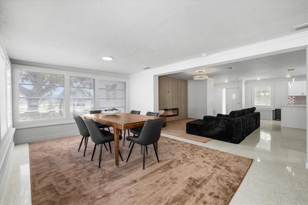 En Venta: $695,000 (3 camas, 2 baños, 1823 Pies cuadrados)