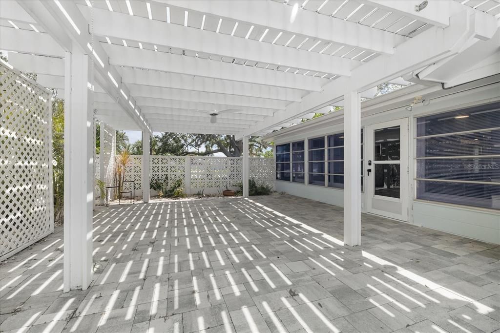 En Venta: $695,000 (3 camas, 2 baños, 1823 Pies cuadrados)