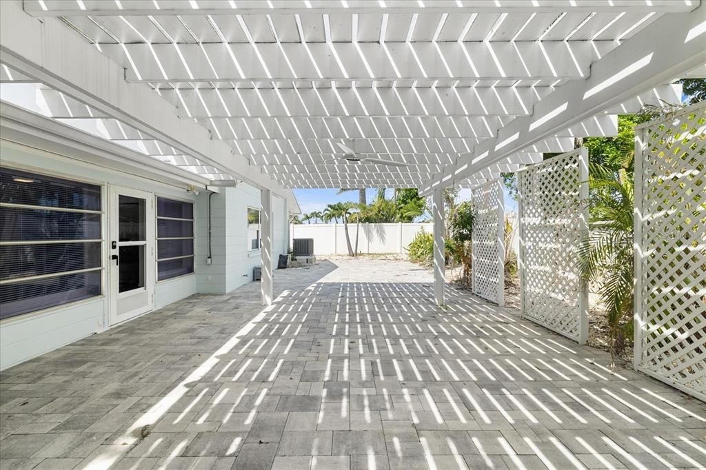 En Venta: $695,000 (3 camas, 2 baños, 1823 Pies cuadrados)