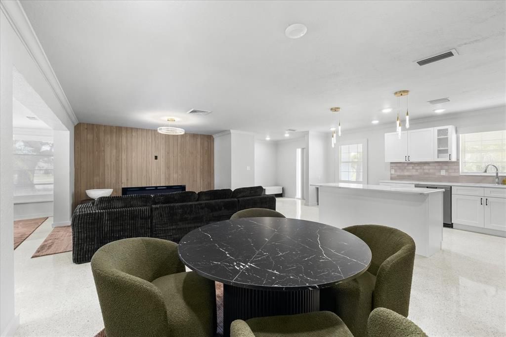 En Venta: $695,000 (3 camas, 2 baños, 1823 Pies cuadrados)