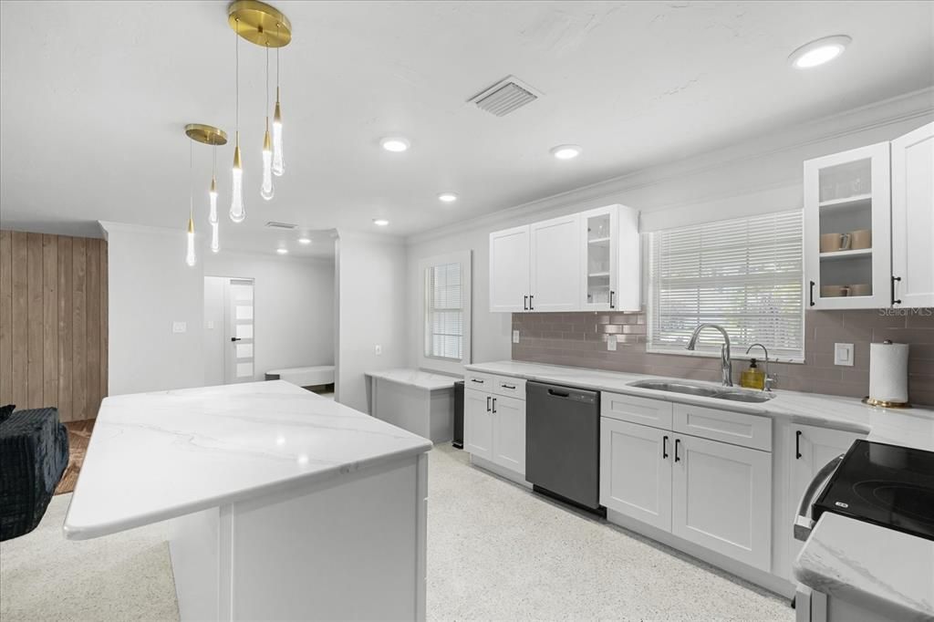 En Venta: $695,000 (3 camas, 2 baños, 1823 Pies cuadrados)