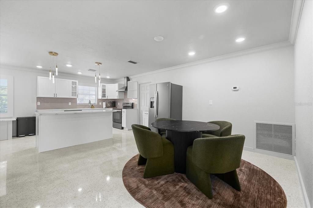 En Venta: $695,000 (3 camas, 2 baños, 1823 Pies cuadrados)