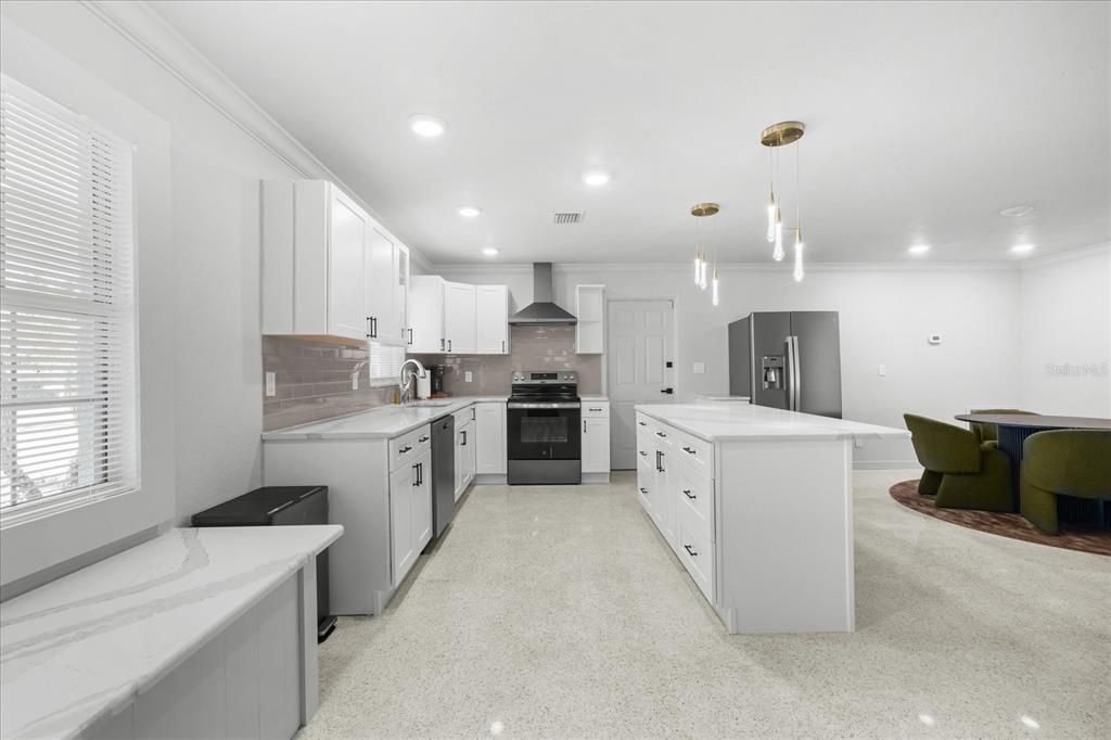 En Venta: $695,000 (3 camas, 2 baños, 1823 Pies cuadrados)