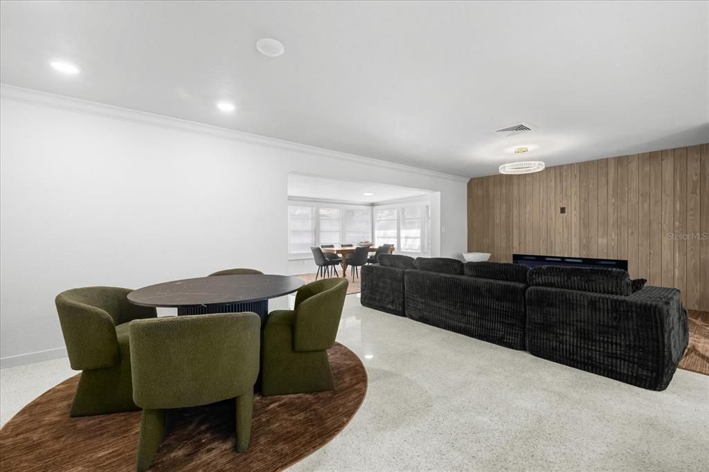 En Venta: $695,000 (3 camas, 2 baños, 1823 Pies cuadrados)