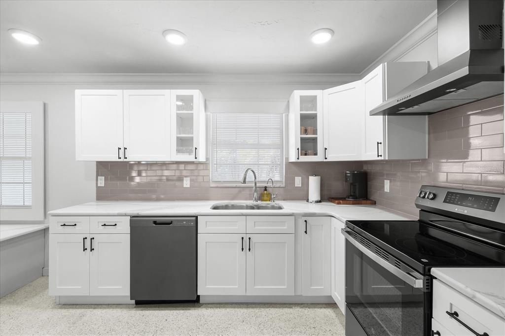 En Venta: $695,000 (3 camas, 2 baños, 1823 Pies cuadrados)