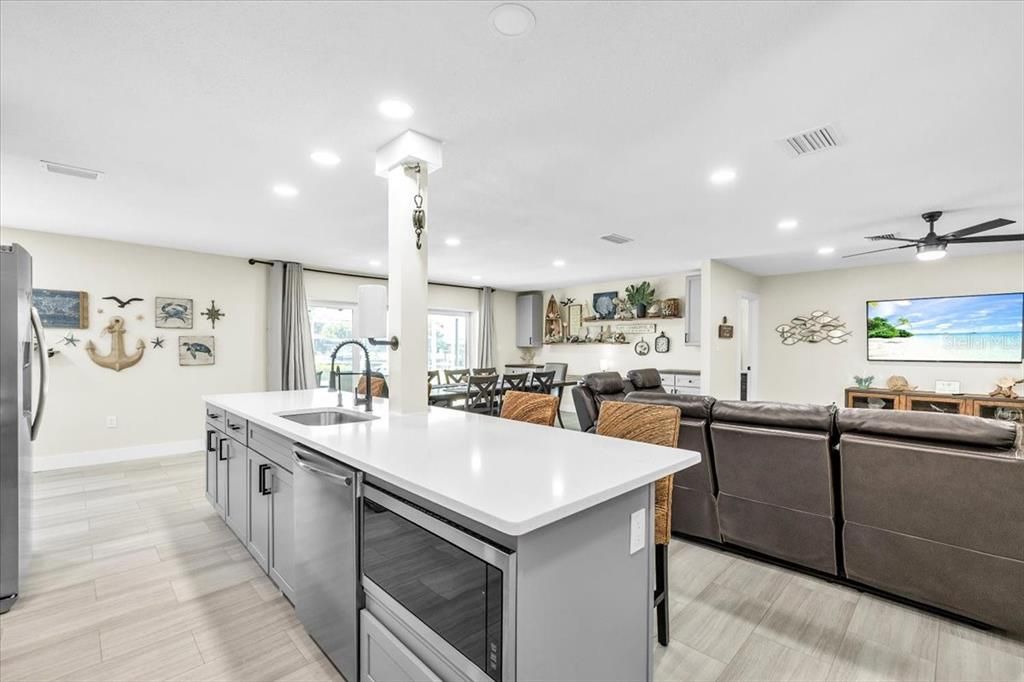 For Sale: $500,000 (3 beds, 2 baths, 1612 Square Feet)