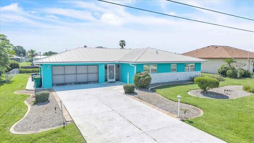 For Sale: $500,000 (3 beds, 2 baths, 1612 Square Feet)