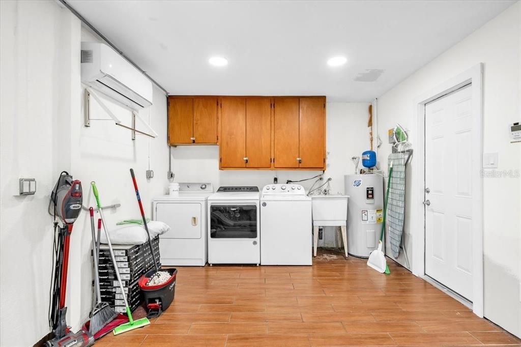 For Sale: $500,000 (3 beds, 2 baths, 1612 Square Feet)