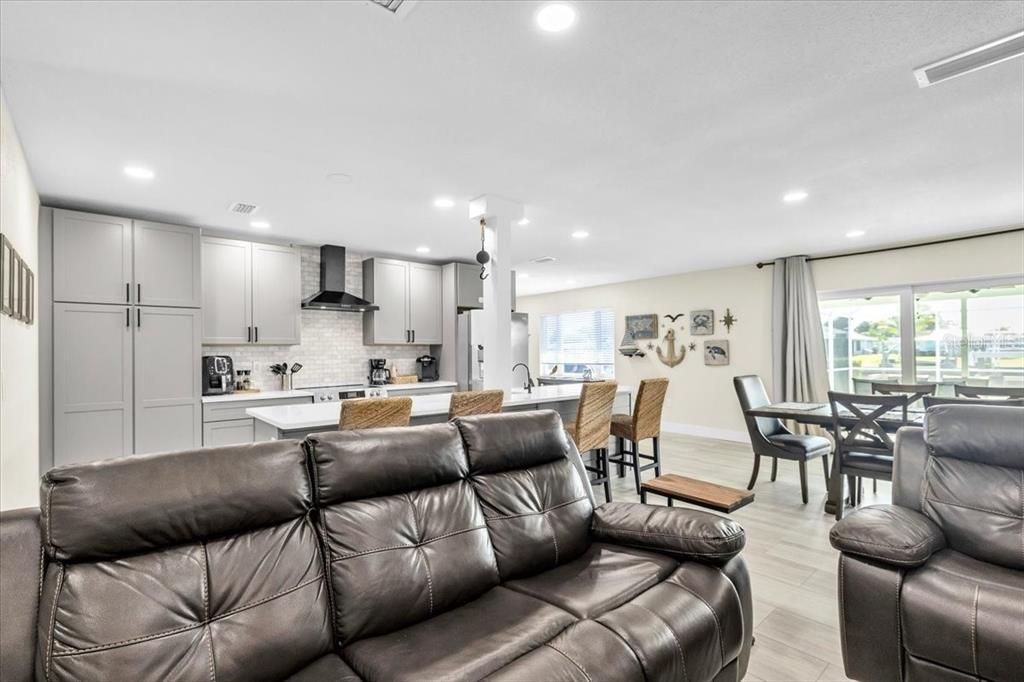 For Sale: $500,000 (3 beds, 2 baths, 1612 Square Feet)