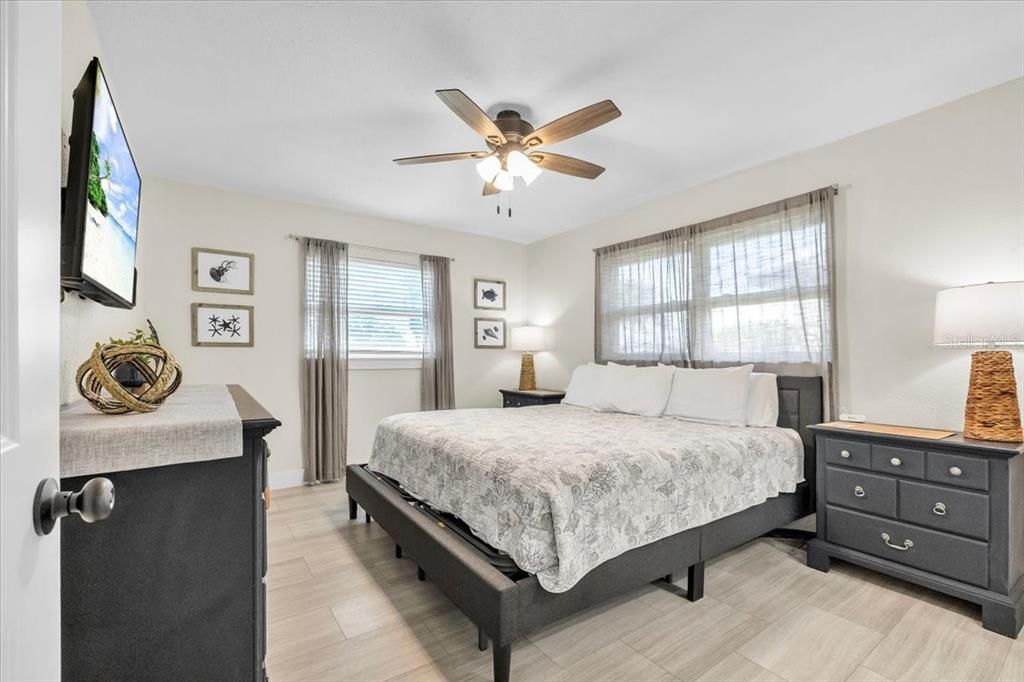 For Sale: $500,000 (3 beds, 2 baths, 1612 Square Feet)