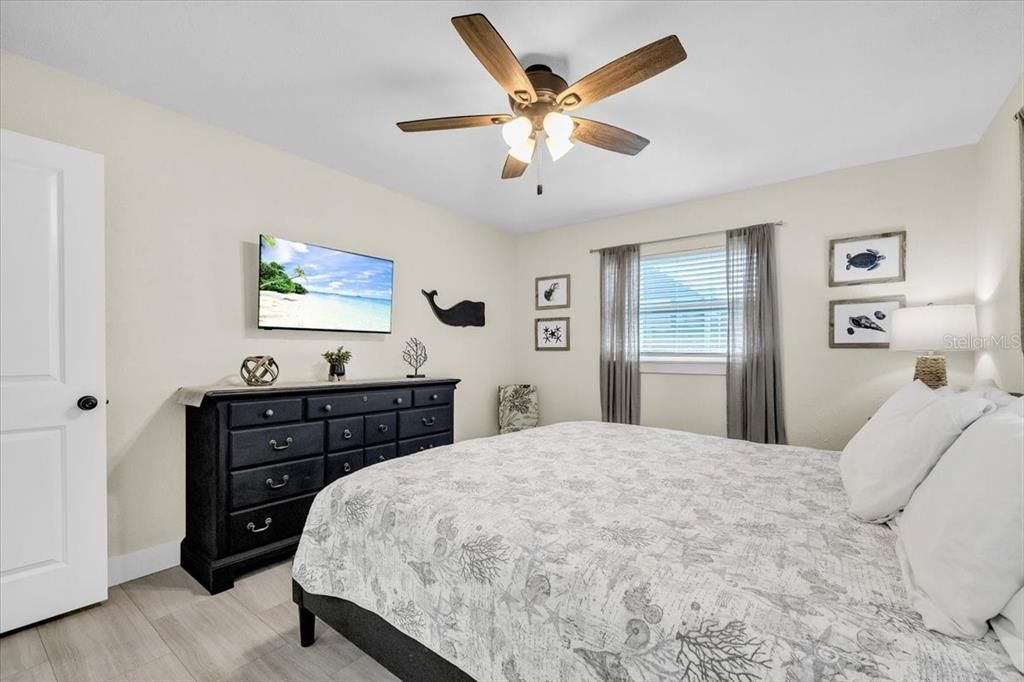 For Sale: $500,000 (3 beds, 2 baths, 1612 Square Feet)