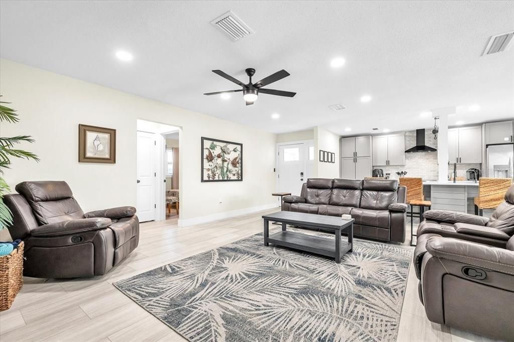 For Sale: $500,000 (3 beds, 2 baths, 1612 Square Feet)