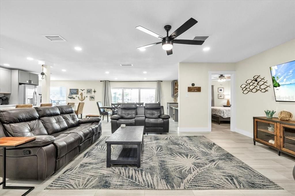 For Sale: $500,000 (3 beds, 2 baths, 1612 Square Feet)