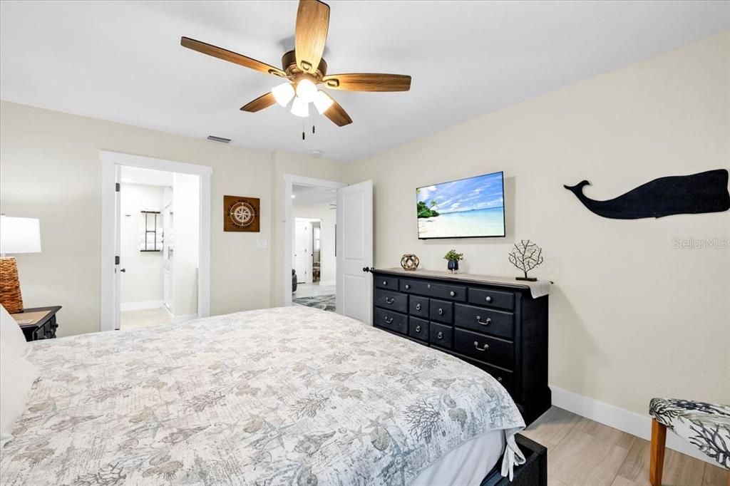 For Sale: $500,000 (3 beds, 2 baths, 1612 Square Feet)