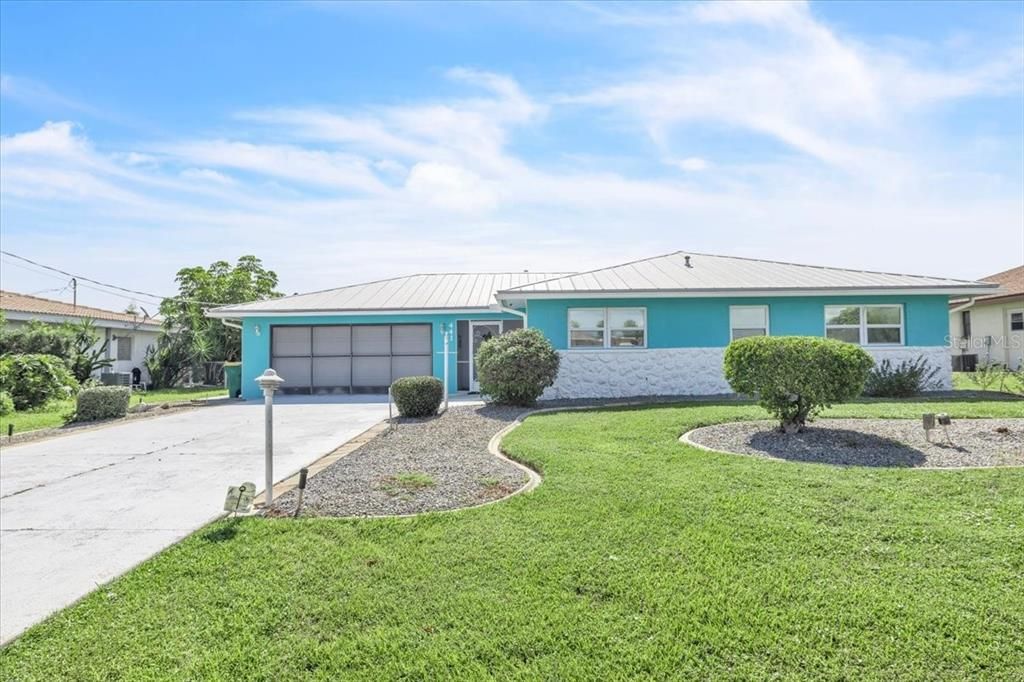 For Sale: $500,000 (3 beds, 2 baths, 1612 Square Feet)