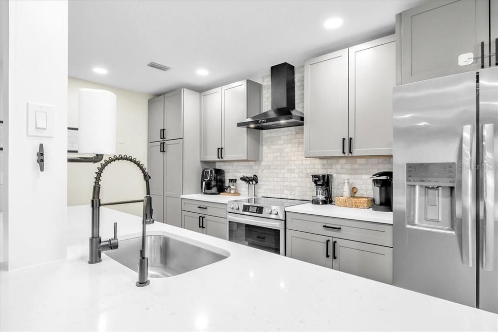 For Sale: $500,000 (3 beds, 2 baths, 1612 Square Feet)